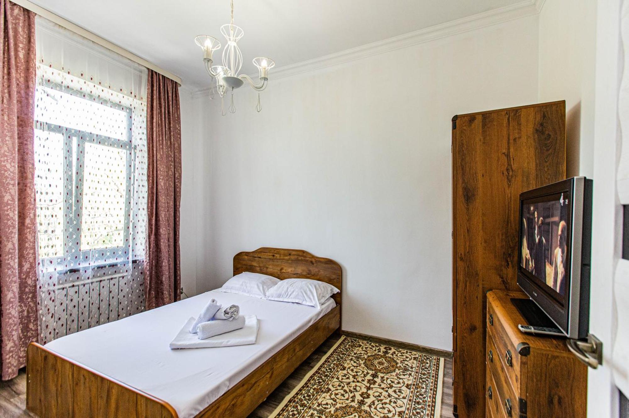 Apartment двухкомнатная евро двушка в самом центре алматы, 10 минут ходьбы до арбата #24 *