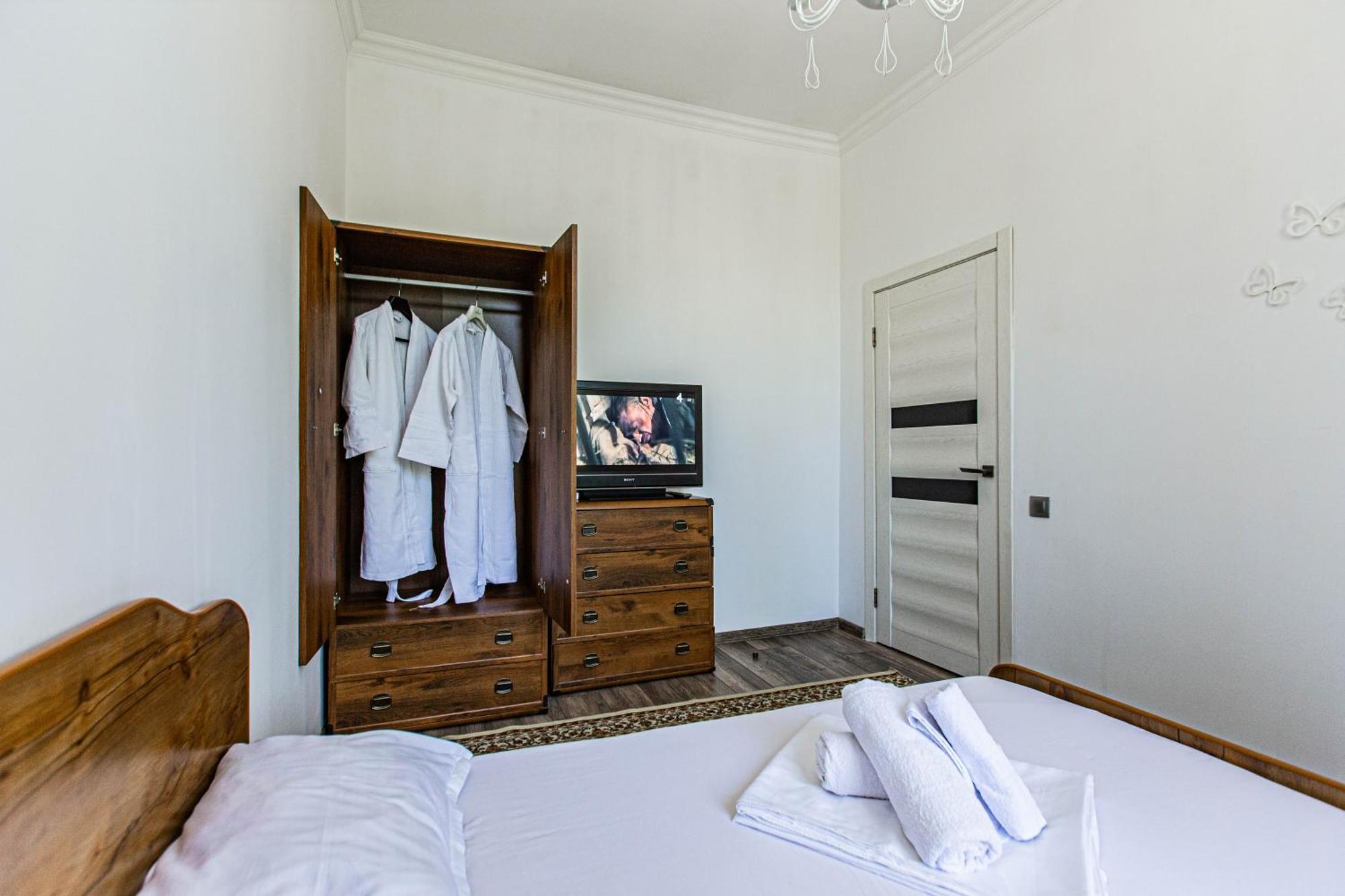 Apartment двухкомнатная евро двушка в самом центре алматы, 10 минут ходьбы до арбата #24